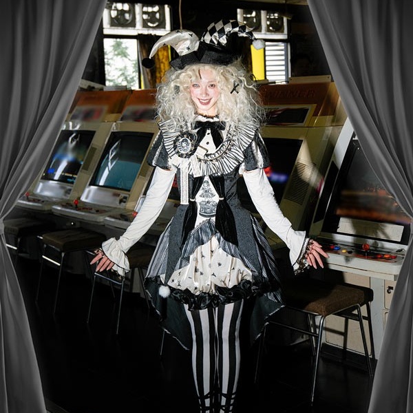 ロリータ コスチューム ハロウィン ピエロ風 ブラウス スカート パンツ 7点セット ゴシック リボン レディース ゴスロリ 暗黒風 ロリィタファッション 長袖 フリル コスプレ 衣装 洋服 可愛い 日常 仮装 パーティ サーカス イベント ステージ 文化祭 学園祭 ブラック 黒 S M L コスプレ・衣装のVings