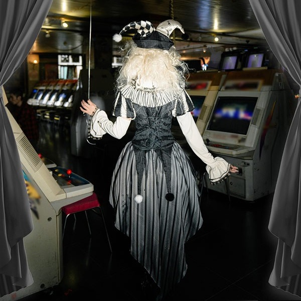 ロリータ コスチューム ハロウィン ピエロ風 ブラウス スカート パンツ 7点セット ゴシック リボン レディース ゴスロリ 暗黒風 ロリィタファッション 長袖 フリル コスプレ 衣装 洋服 可愛い 日常 仮装 パーティ サーカス イベント ステージ 文化祭 学園祭 ブラック 黒 S M L コスプレ・衣装のVings